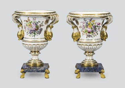 UNBEKANNTER TÖPFER, Vase (Paar), H 31・30,5 cm.