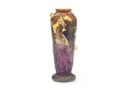 DAUM FRERES, Vaso con motivo raffigurante una luma