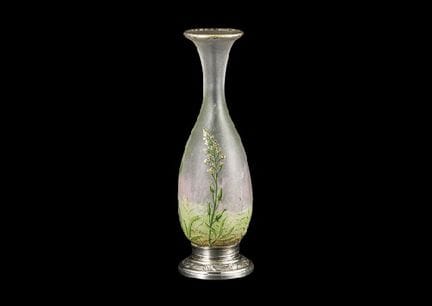 DAUM FRERES, Vaso con motivo a reseda, H 15,4 cm, 