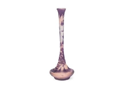 GALLE, Vase mit Glyzinienmotiv, H 36 cm, Kameoglas