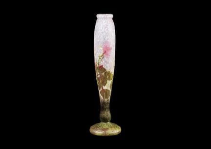 DAUM FRERES, Vaso con motivo a rose, H 26 cm, vetr