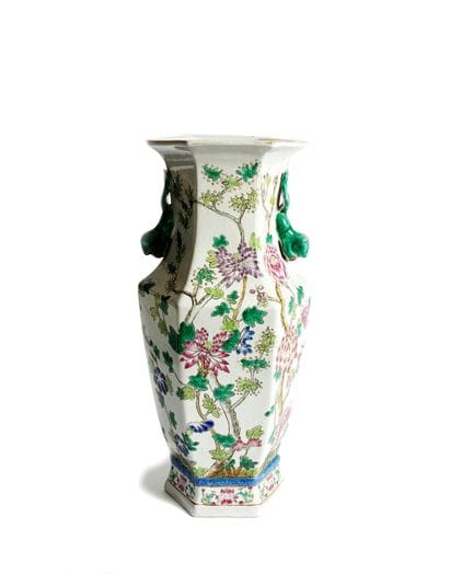 CINA
Vaso a forma di balaustra sfaccettato, in por