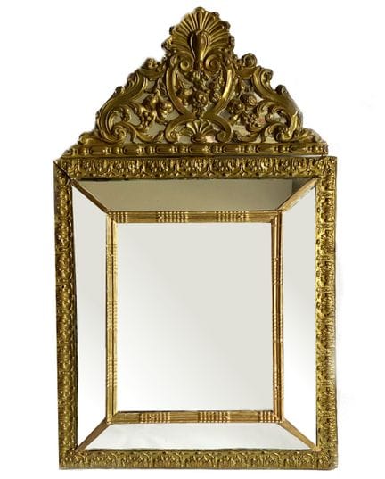 Specchio con cornice a listelli in metallo sbalzat