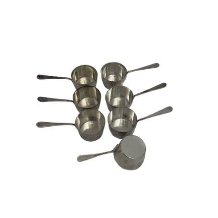 Juego de 7 cacerolas pequeñas de metal plateado 
D