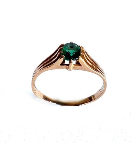 Anillo con montura de oro amarillo (18K/750), con 