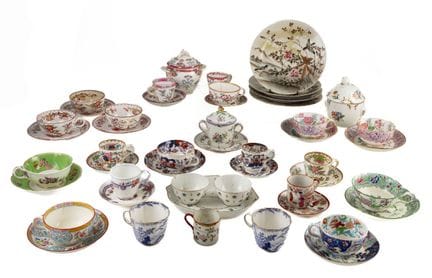 Lote de porcelana esmaltada policromada compuesto 