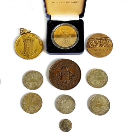 MONEDAS de PARÍS y otras...
Conjunto variado de me