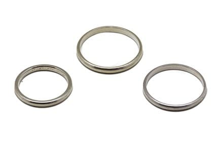 Tres alianzas de oro blanco (18K/750) lisas
T.D.: 