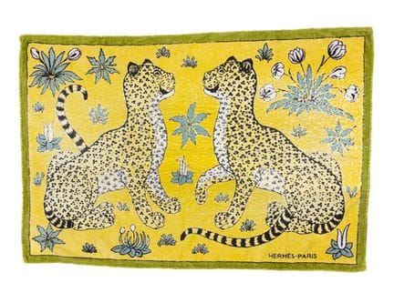 HERMES Paris
Cotton terry bath towel featuring a d