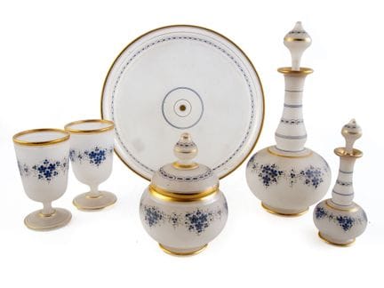 SAINT LOUIS 
Opaline dinner service with a design 