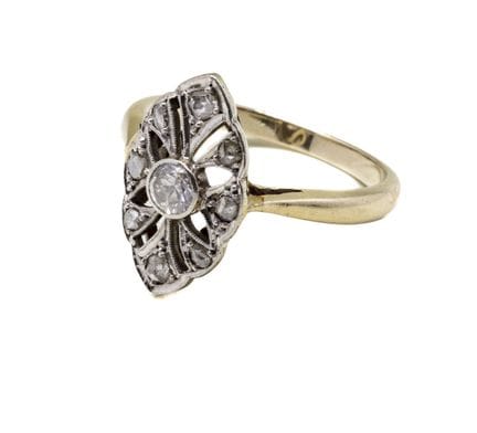 Marquise en platine pavée de diamants
TDD. : 52 
P