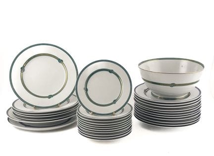 CHRISTOFLE 
Porcelain dinner set including: 
RUBAN
