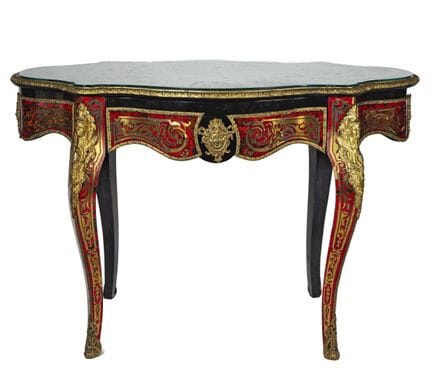 Table de milieu de forme violonée en placage d'ébè