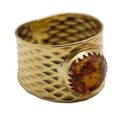 Bague jonc en or jaune 14 K (585/1000) ornée d'amb