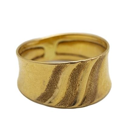 Bague jonc en or jaune 18 K (750/1000) ornée d'un 