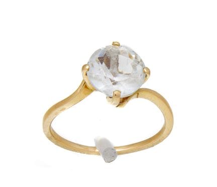 Bague en or jaune 18 K (750/1000) retenant une pie