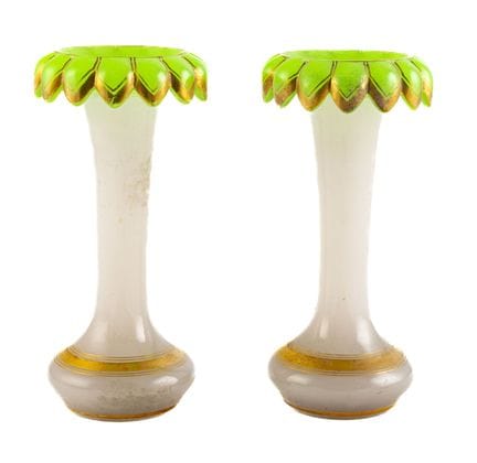 Pair of so-called “pineapple vases” made of white 