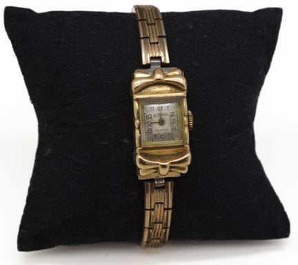 ATERIA
Montre de dame, le boîtier en or 18 K (750/