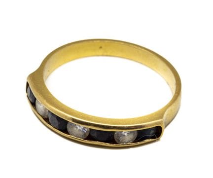Bague en or jaune 18 K (750/1000) sertie rail d'un