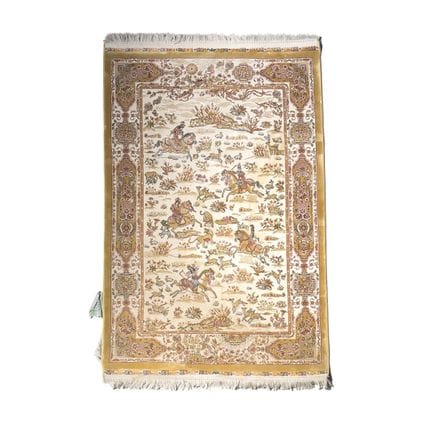 Tapis Persan en soie à décor d'une scène de chasse