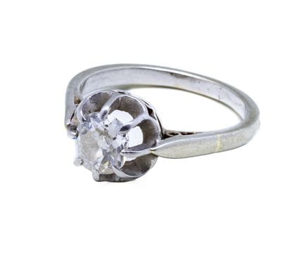 Bague solitaire en or gris 18 K (750/1000) sertie 