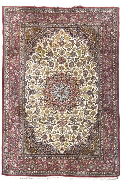 Tapis à franges en laine centré d'un médaillon pol