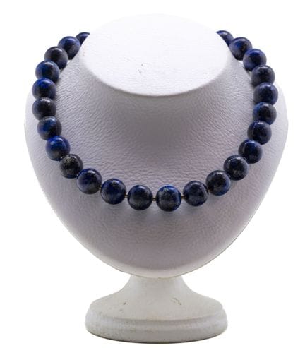 Collier composé d'un rang de boules de lapis-lazul