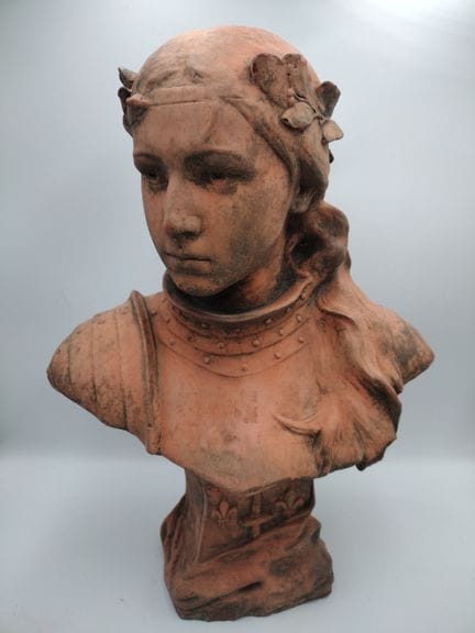 Jeanne d'Arc. Buste en terre cuite, hauteur d'envi