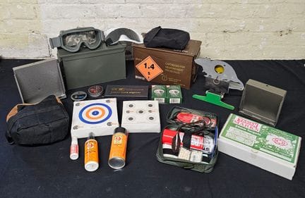 Assortiment d'accessoires pour le tir et la carabi