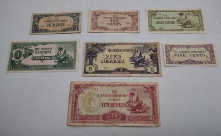 Collection de sept billets de banque datant de l'o