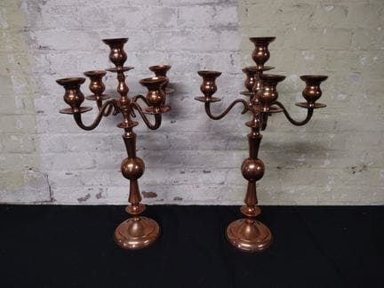 Paire de chandeliers en cuivre de grande envergure