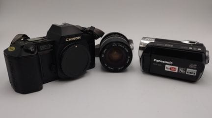 Coppia di fotocamere, comprendente una reflex Chin