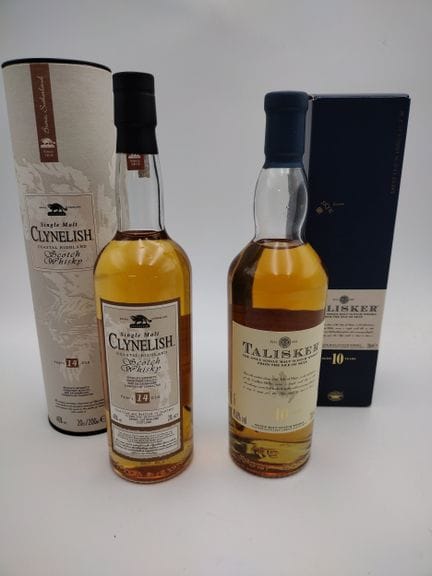 Deux bouteilles de whisky : un whisky single malt 