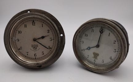 Coppia di orologi da cruscotto d'epoca Smiths M.A.