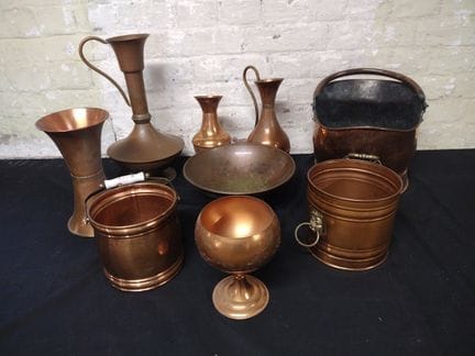 Collection d'objets en cuivre et en laiton, compre