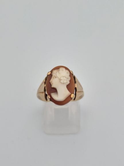 Bague camée en or jaune 9 carats, environ 4,28 g