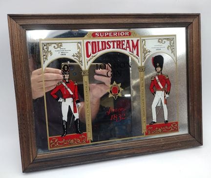 Specchio pubblicitario del gin Superior Coldstream