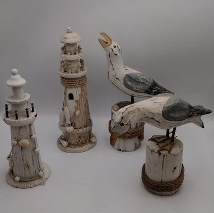 Collection d'objets décoratifs en bois sur le thèm