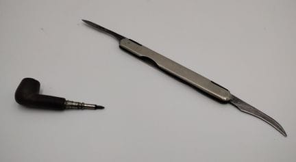 Coppia di accessori per fumatori, comprendente una