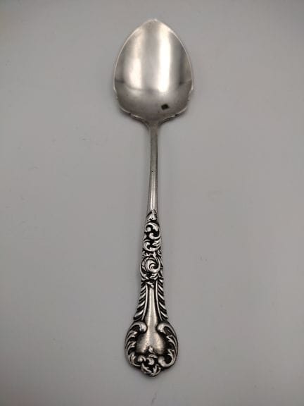 Cuillère victorienne en argent, poinçonnée par Hen