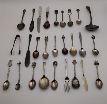 Ampia collezione di posate antiche e vintage in me