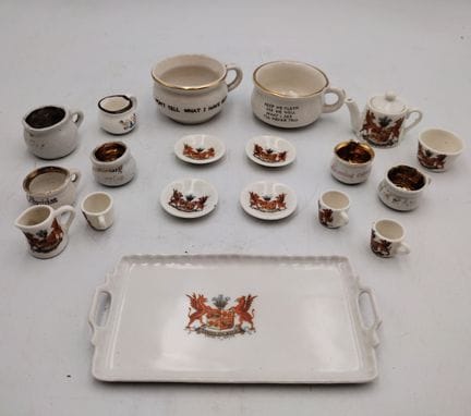 Collezione di porcellane gallesi e inglesi in mini