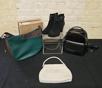 Lot composé de trois sacs à main pour femme, compr