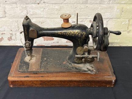Machine à coudre Singer ancienne à manivelle, avec