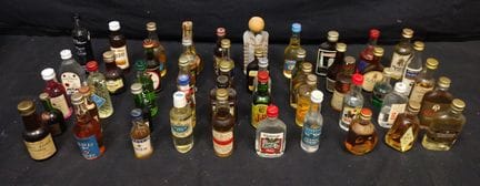 Collection de bouteilles miniatures, comprenant no