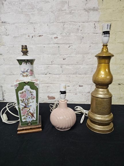 Collezione di tre lampade da tavolo d'epoca, tra c