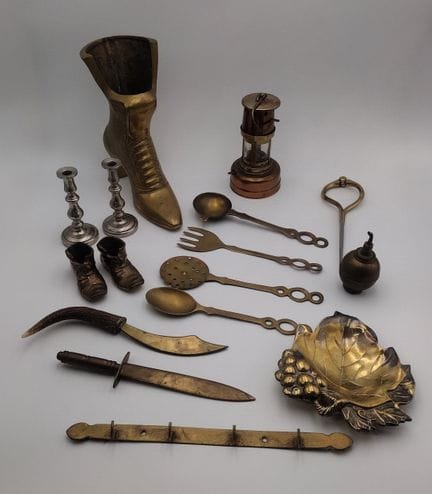 Interessante collezione di oggetti vintage in otto