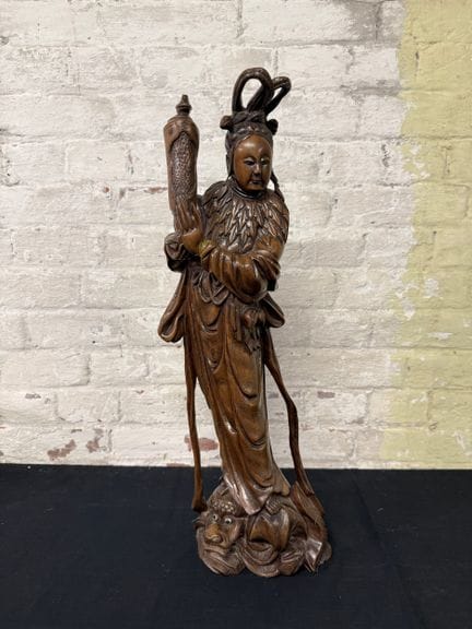 Grande statue chinoise en bois sculpté représentan
