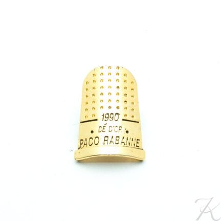 PACO RABANNE 1990 “Dé d’or” 纪念别针
法国高级定制时装史上的一件瑰宝！ 