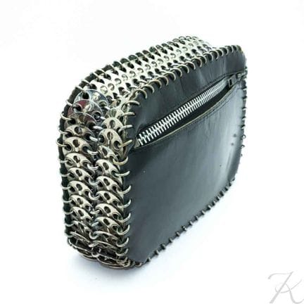 Paco RABANNE: pochette in pelle nera con dettagli 